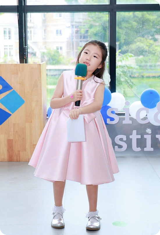 Young KLIS student hosting the Music & Art Festival performance